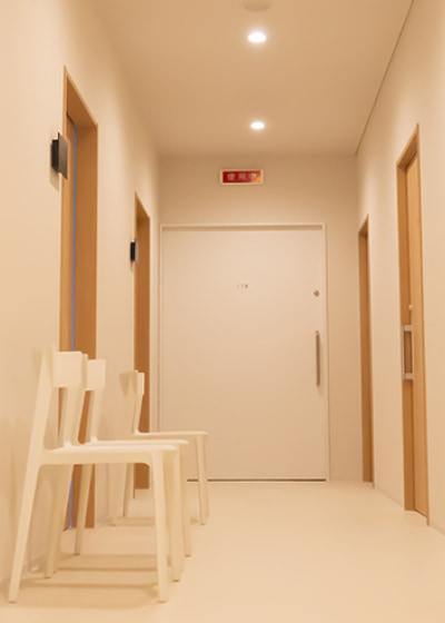 西28丁目駅前腎泌尿器科の診察室前の廊下